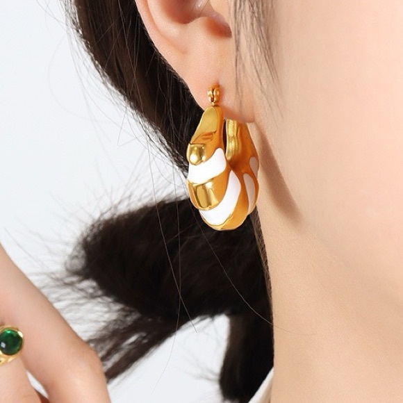 18K Gold Plated Chunky Hoop Earrings*Enamel Earrings*Vintage Earrings* - Picture 2 of 5